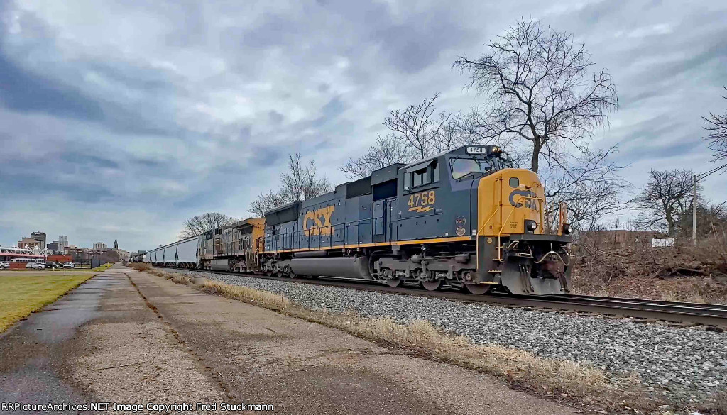 CSX 4758 leads M369.